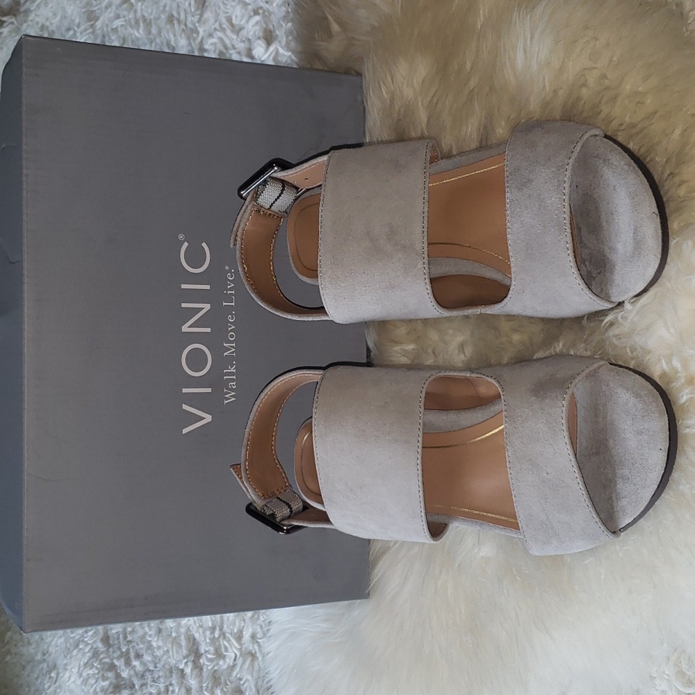 Vionic Bianca Suede Tortoise Buckle Heel Sandal Dark Taupe 6 NWB